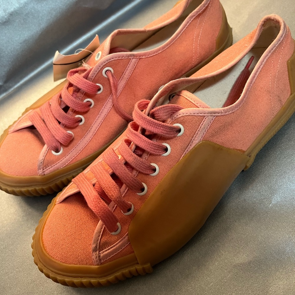 New Acne Studios, salmon pink sneakers. - Picture 2 of 4
